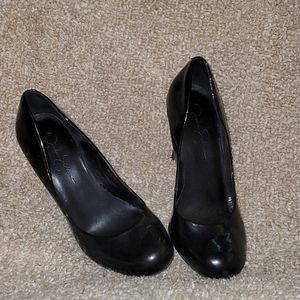 Jessica Simpson stilettos